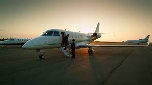 Explore the debate between simple lifestyle vs luxury lifestyle choices and discover which path might lead to greater happiness.