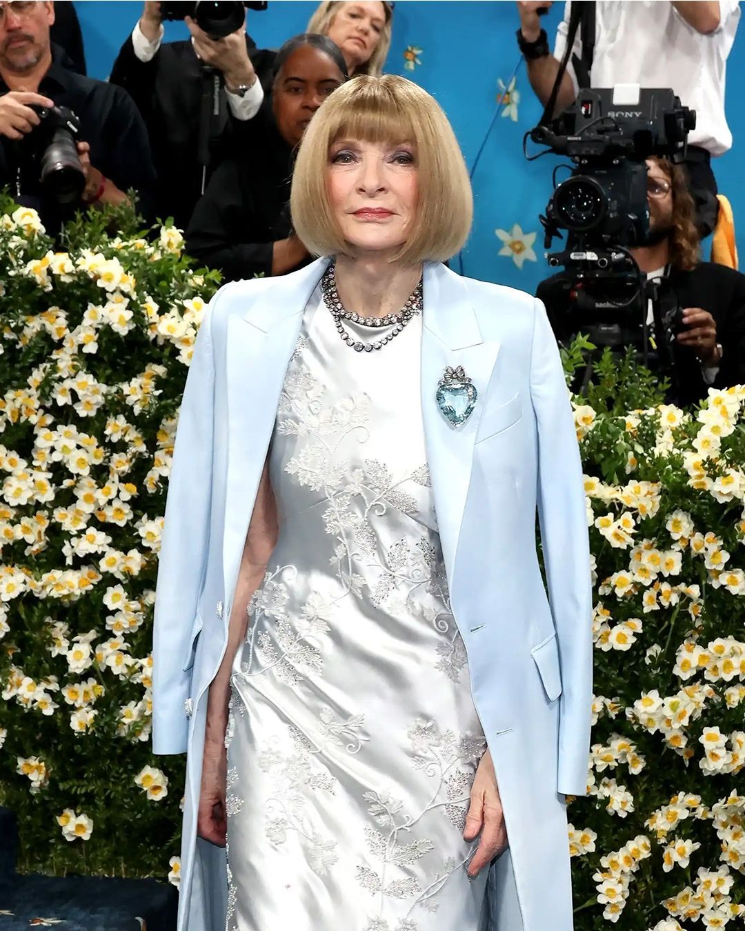 Why People Search “Fashion Designer Anna Crossword”